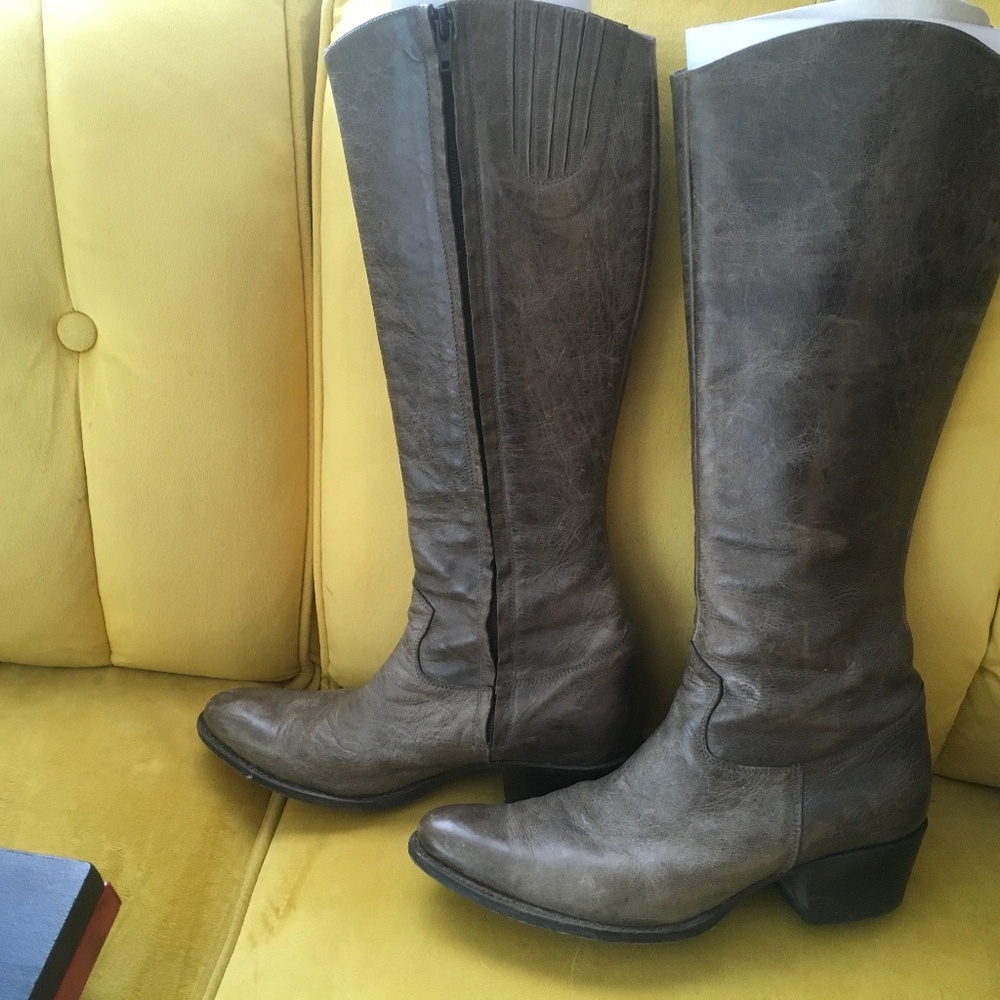 Sendra Womens Boot, size 8